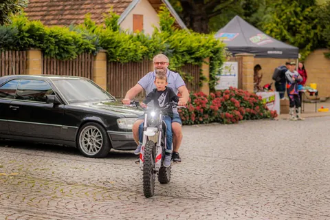 Projížďka na motorce před centrem